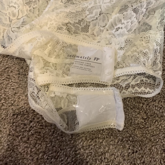 Intimately free ivory lace bodysuit size small Nwt - Picture 4 of 8